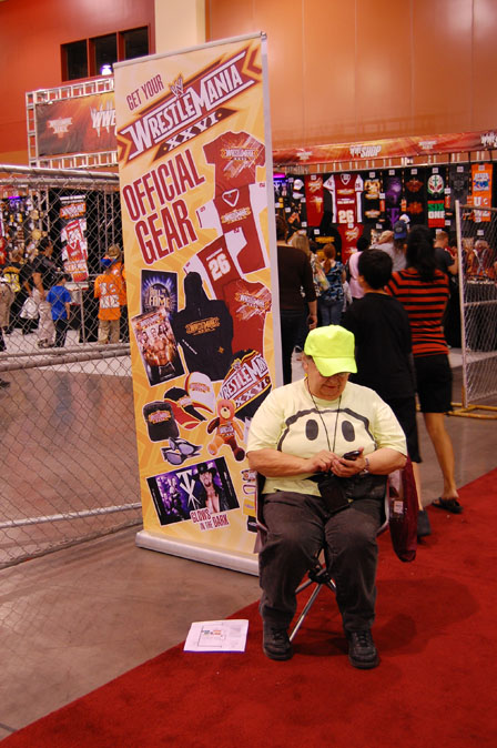 merchadnise stand am wrestling Fanfest